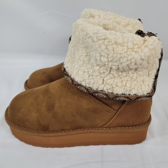 Essentials By Muk Luks Women’s Amelia Boots Chestnut Sz 6 NWT - Picture 3 of 8